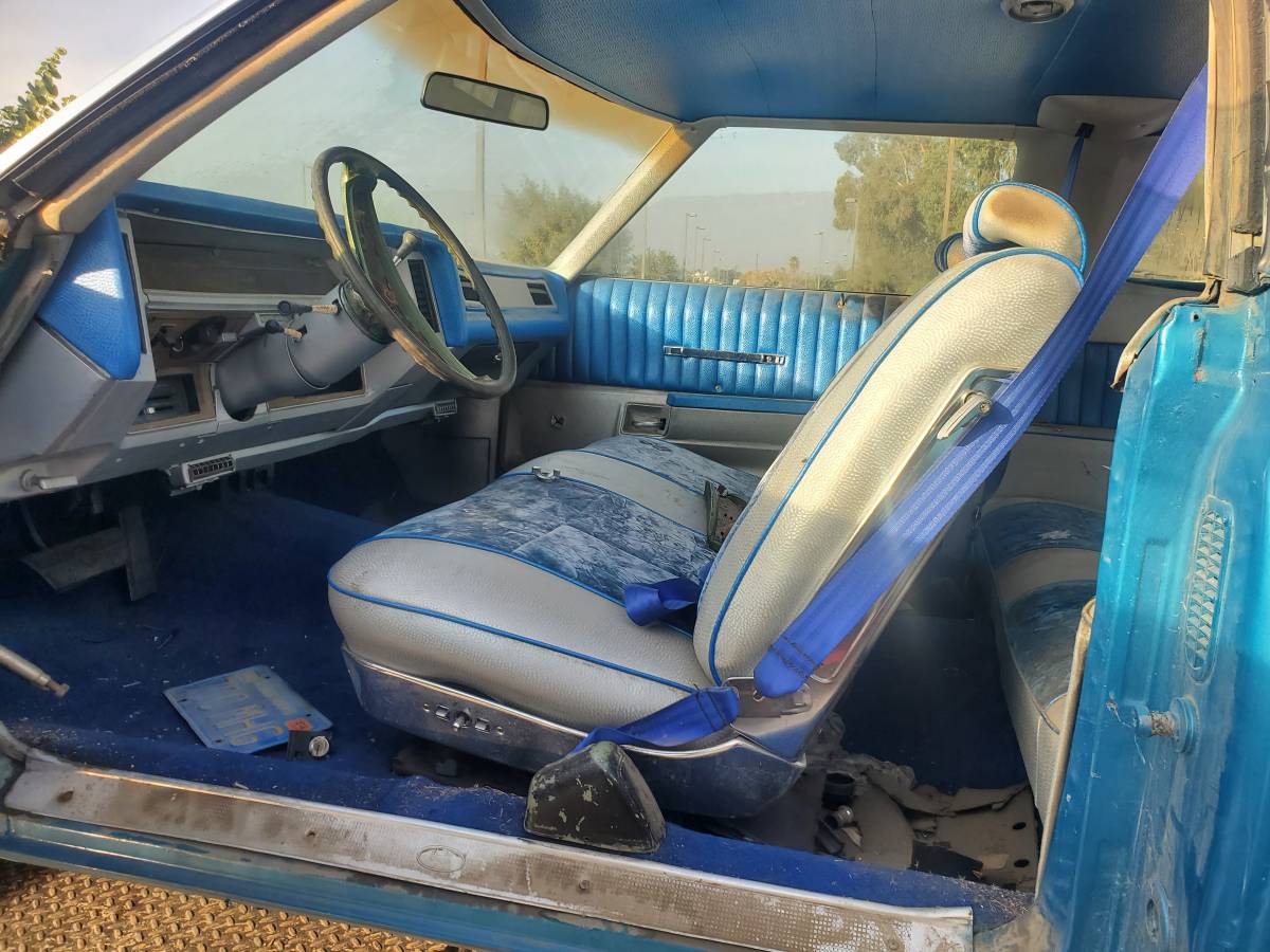 Chevy-caprice-classic-1975-blue-7