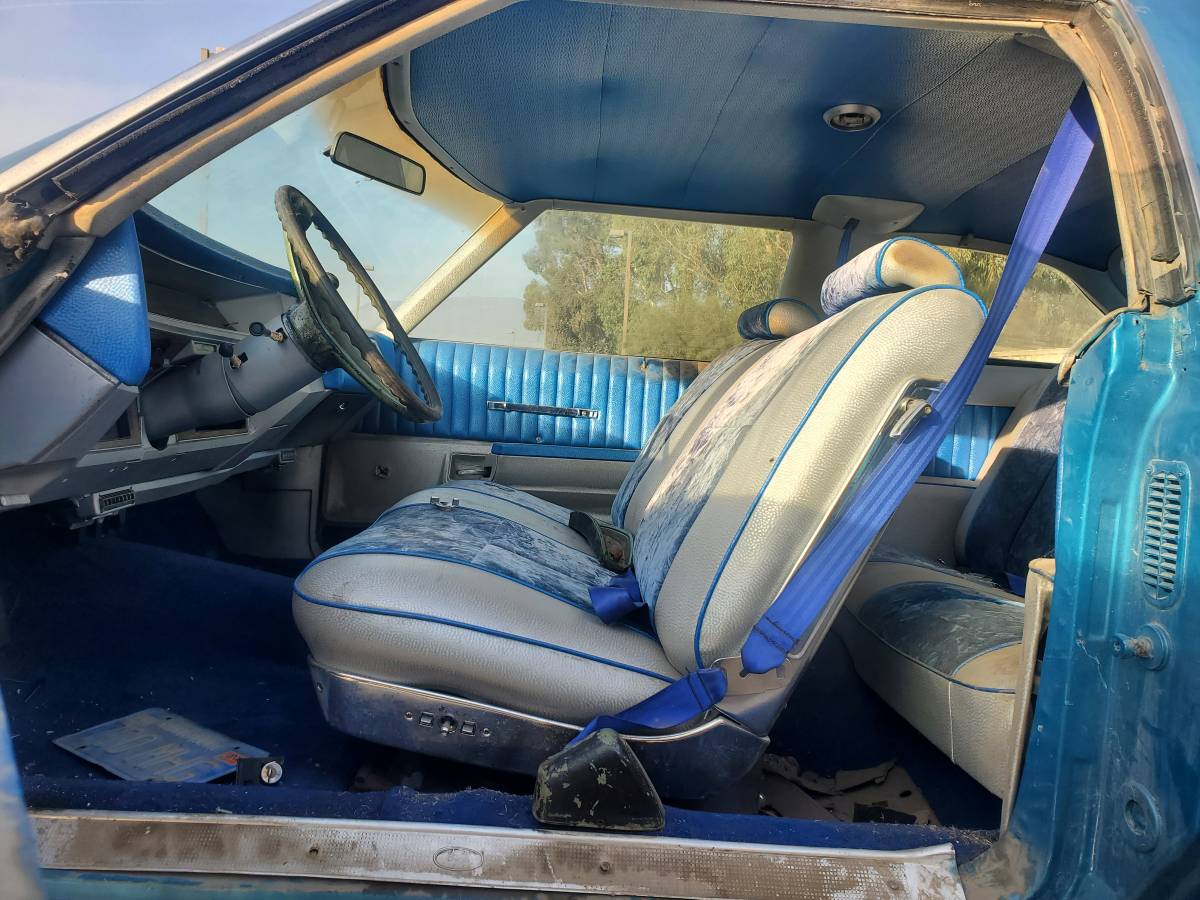 Chevy-caprice-classic-1975-blue-8