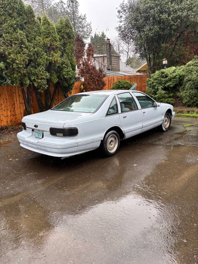 Chevy-caprice-ford-f-100-1993-6