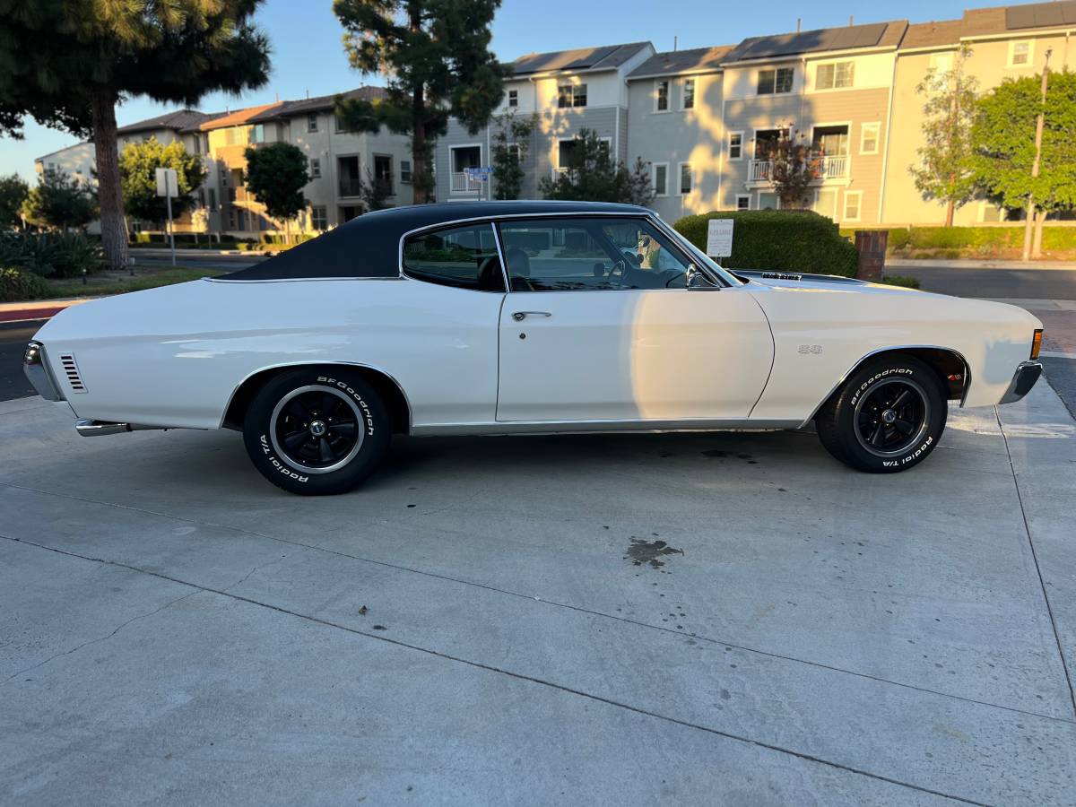 Chevy-chevelle-ss-1972-white-11