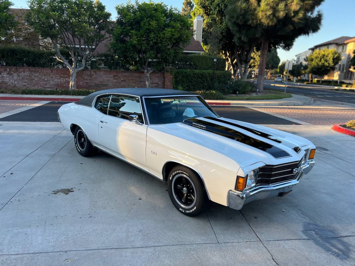 Chevy-chevelle-ss-1972-white-12