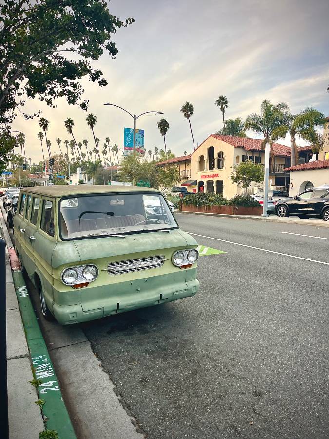 Chevy-corvair-greenbrier-1965-green-10