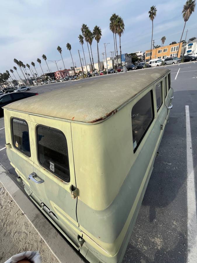Chevy-corvair-greenbrier-1965-green-18