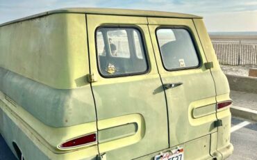 Chevy-corvair-greenbrier-1965-green-19