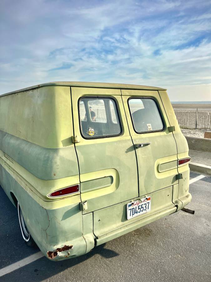 Chevy-corvair-greenbrier-1965-green-19