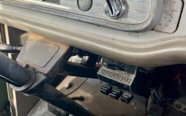 Chevy-corvair-greenbrier-1965-green-21