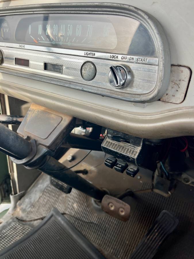 Chevy-corvair-greenbrier-1965-green-21