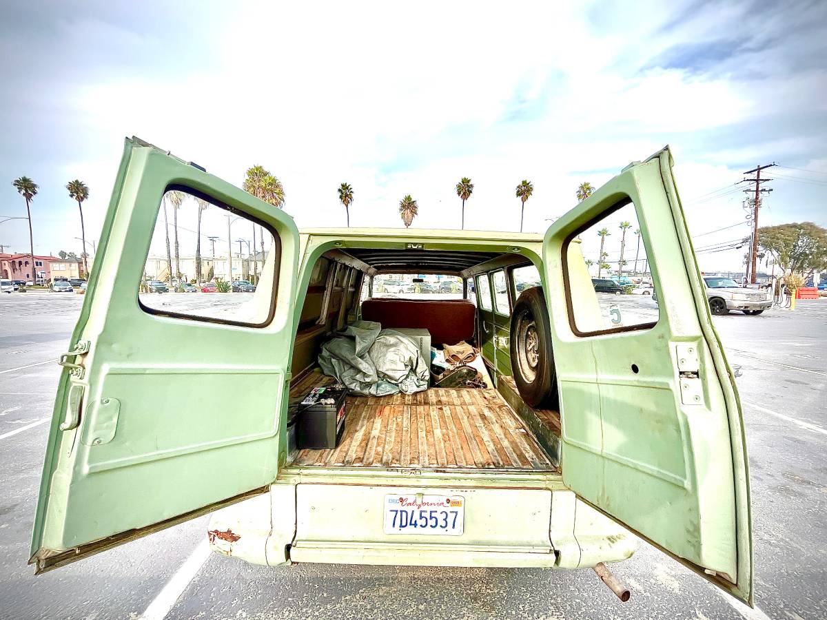 Chevy-corvair-greenbrier-1965-green-3