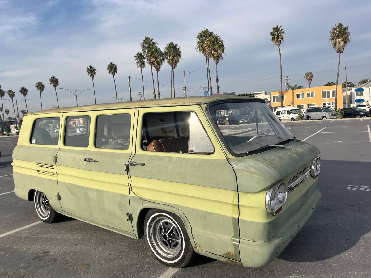 Chevy-corvair-greenbrier-1965-green-8