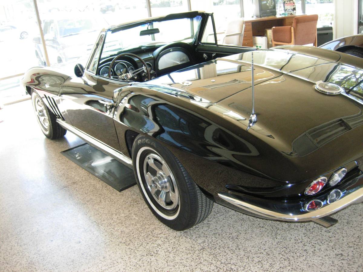Chevy-corvette-1966-black-1