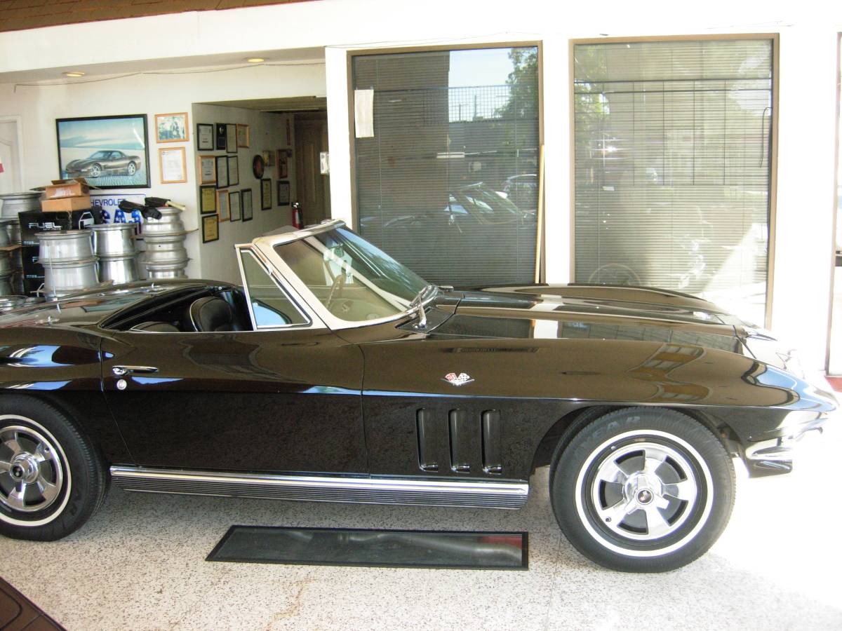 Chevy-corvette-1966-black-3