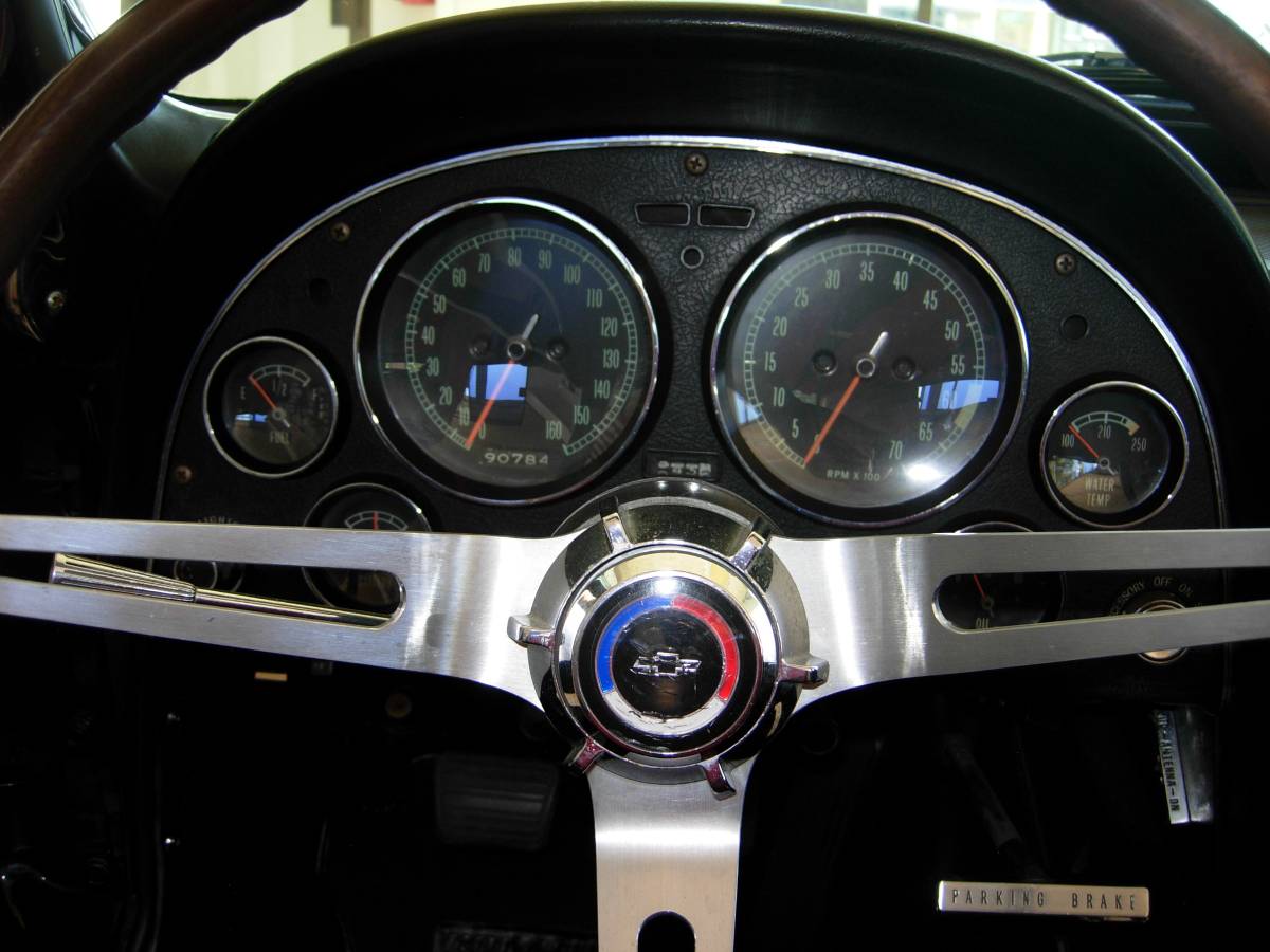 Chevy-corvette-1966-black-5