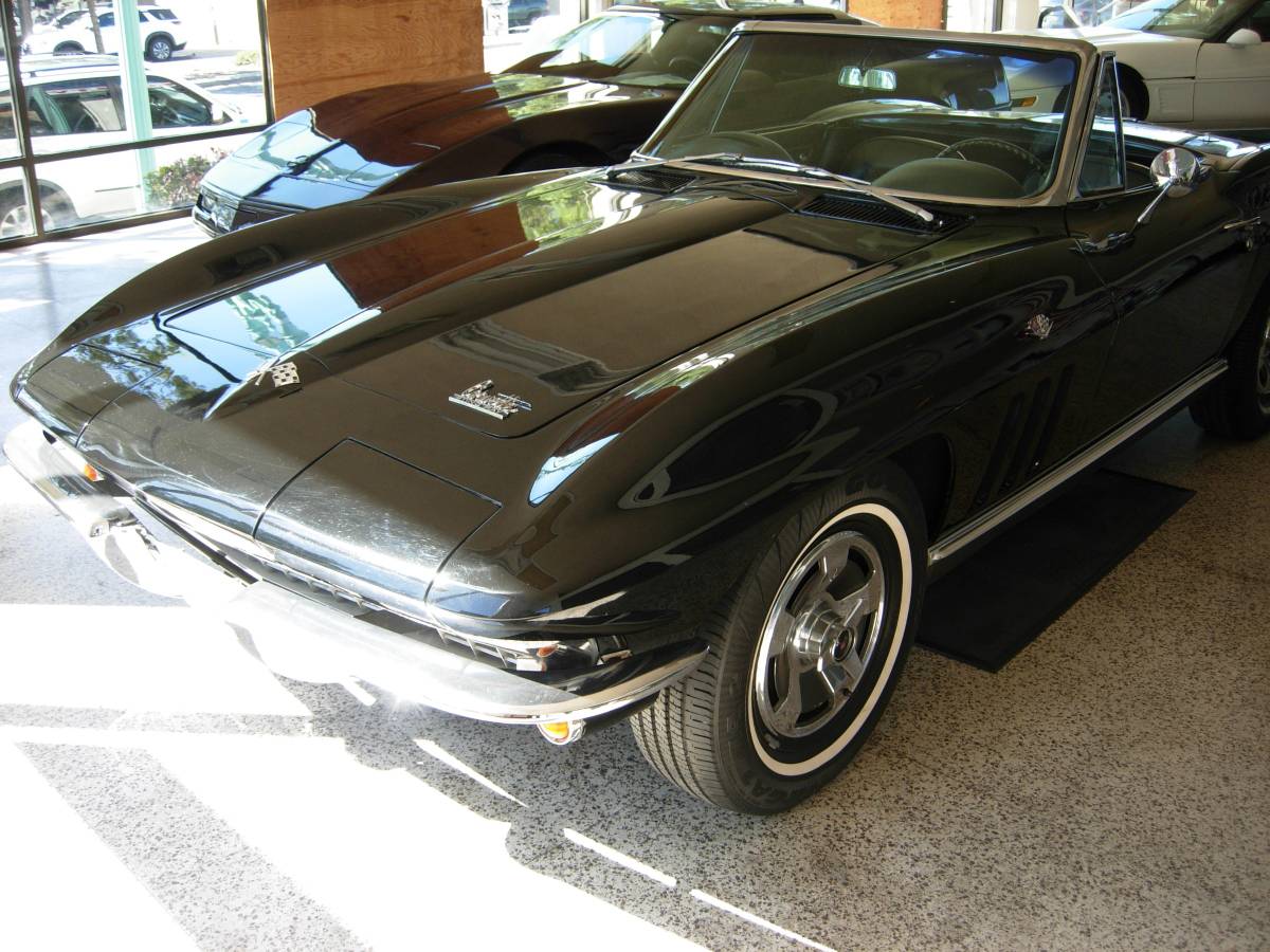 Chevy-corvette-1966-black