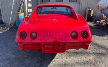 Chevy-corvette-1975-red-1