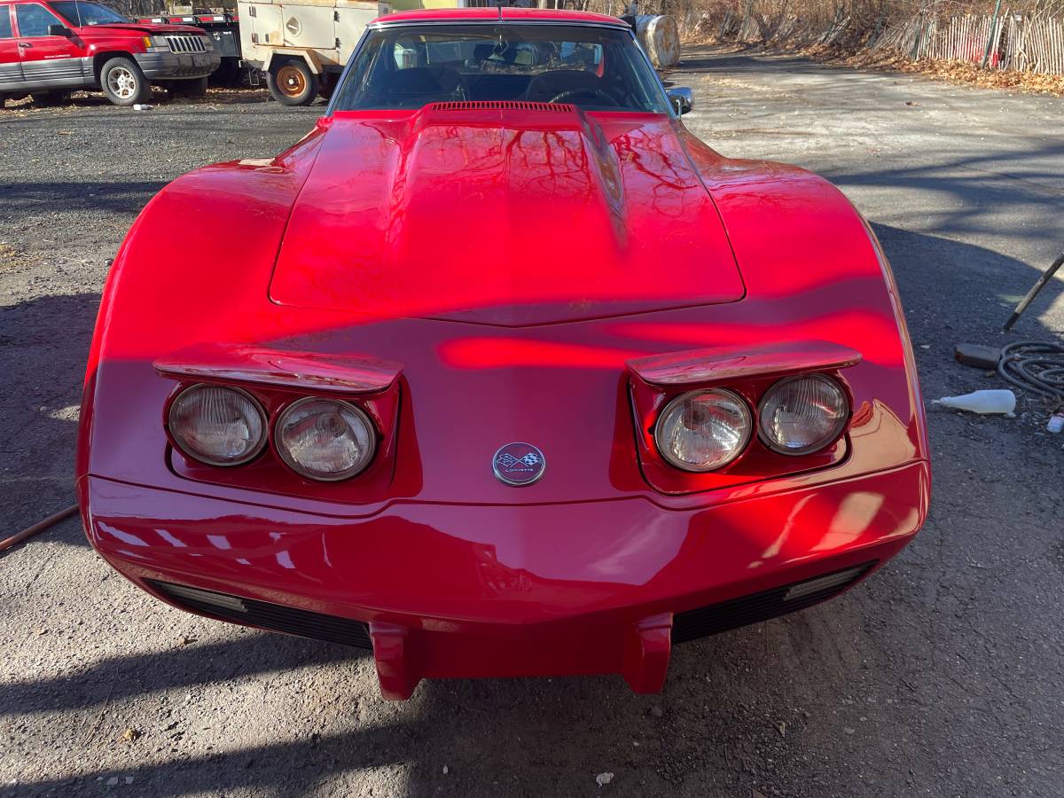 Chevy-corvette-1975-red-3