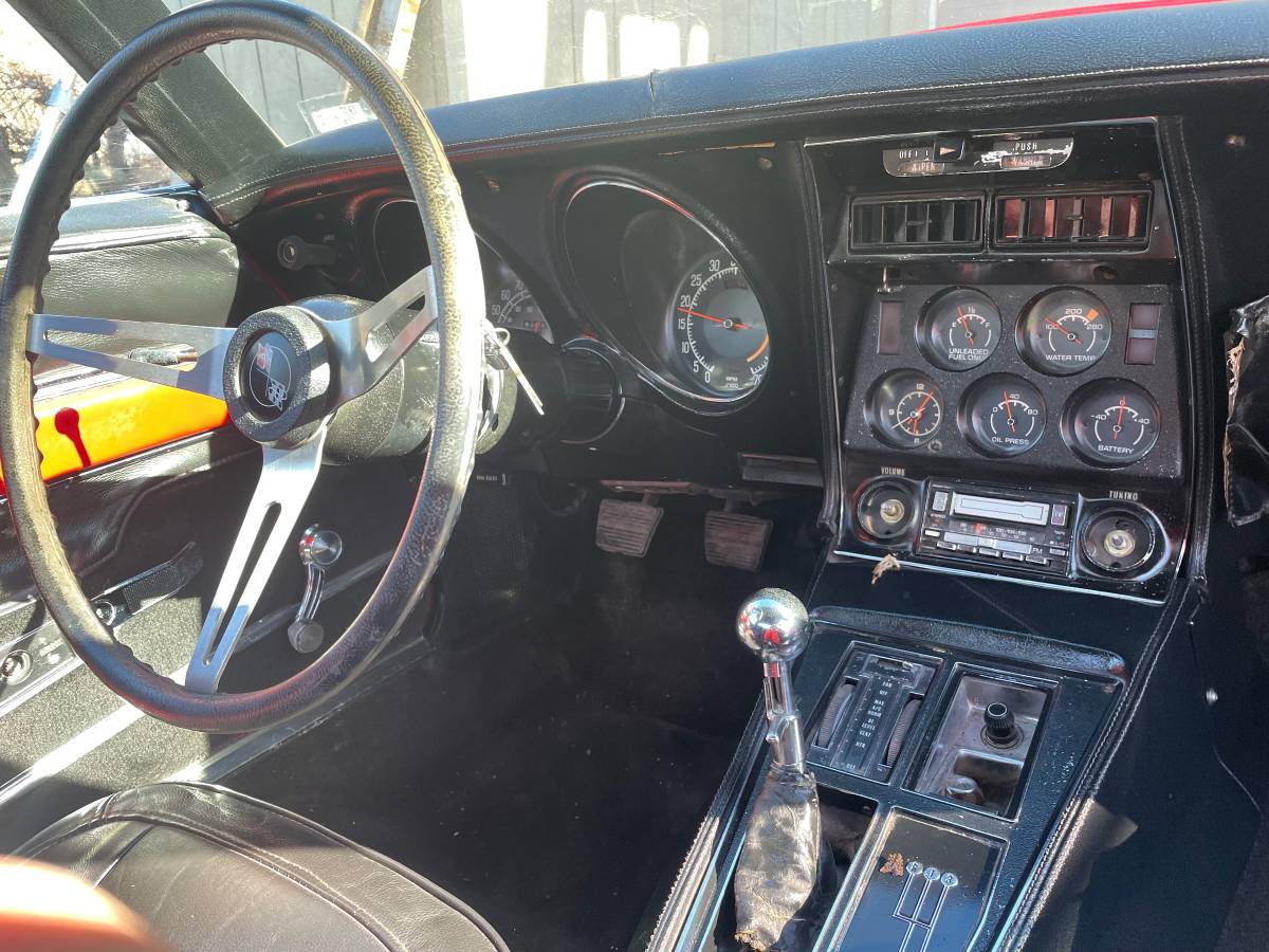 Chevy-corvette-1975-red-5