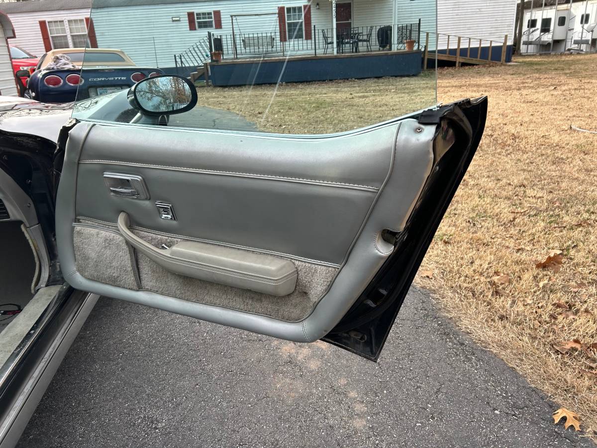 Chevy-corvette-1978-12