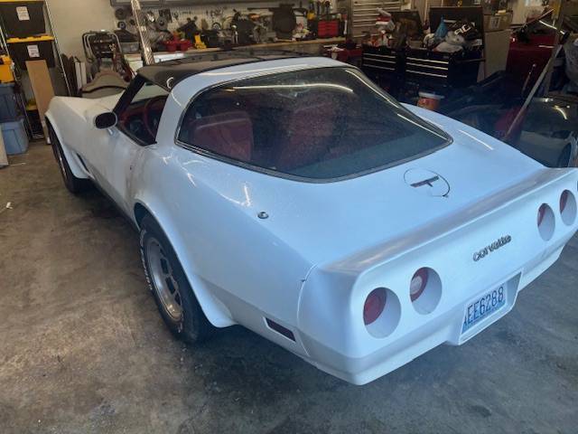 Chevy-corvette-1981-1