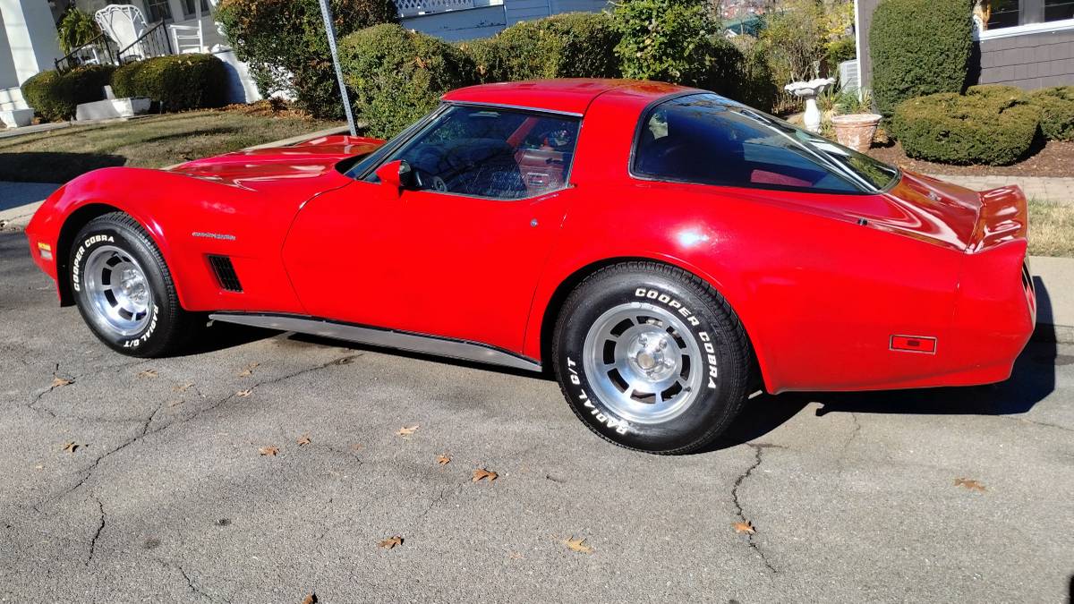 Chevy-corvette-1982-red-1