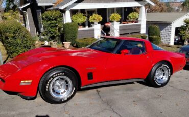 Chevy-corvette-1982-red-2