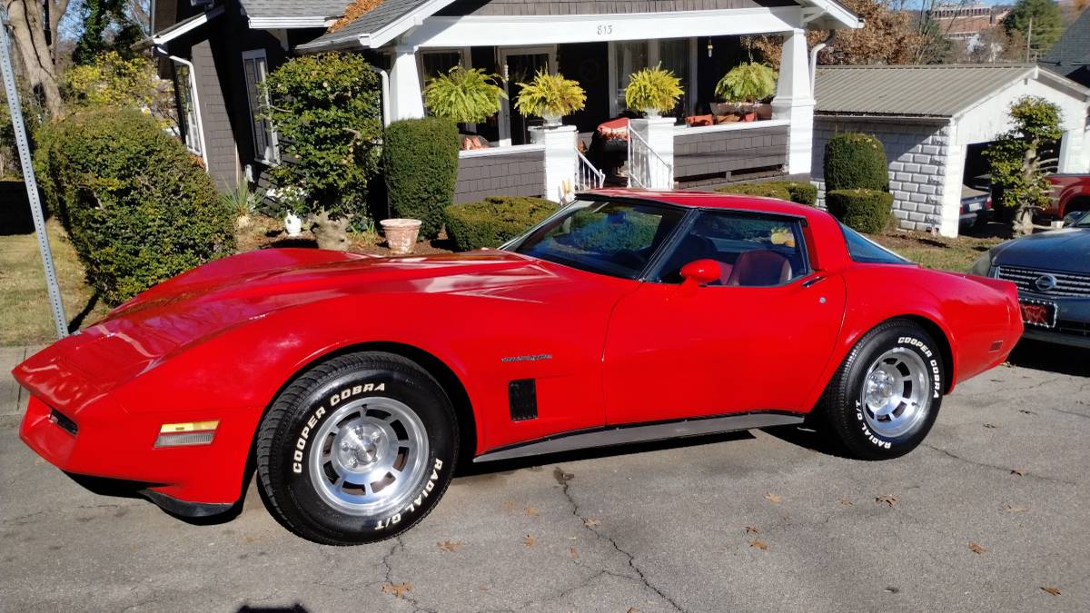 Chevy-corvette-1982-red-2