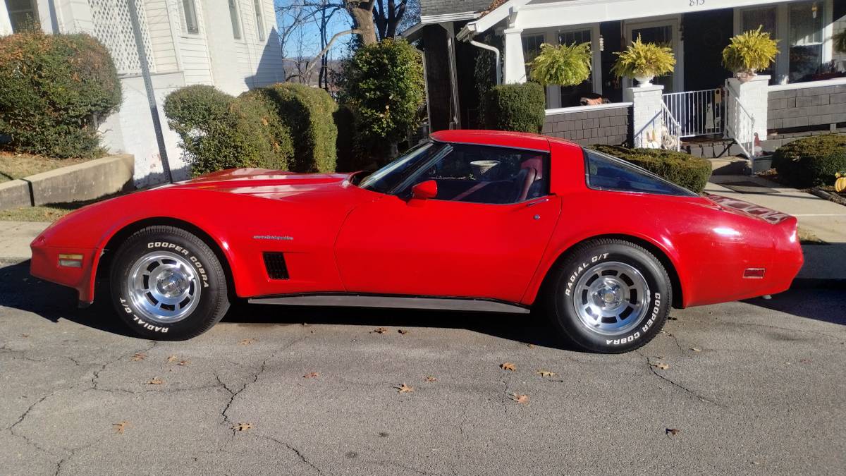 Chevy-corvette-1982-red-3