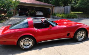 Chevy-corvette-1982-red