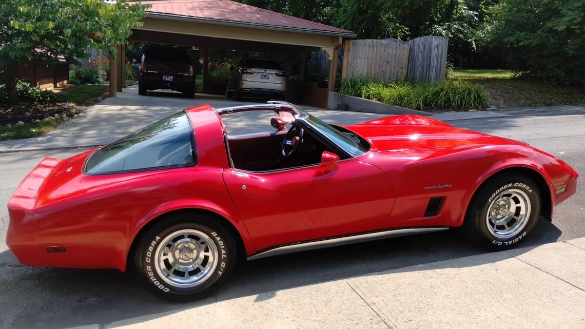 Chevy-corvette-1982-red