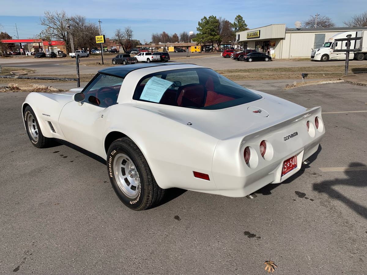 Chevy-corvette-1982-white-2