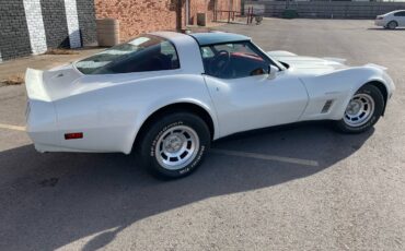 Chevy-corvette-1982-white-3