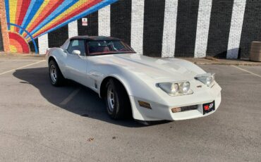 Chevy-corvette-1982-white-4
