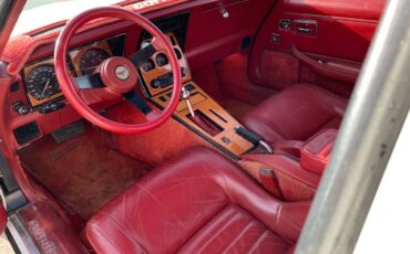 Chevy-corvette-1982-white-5