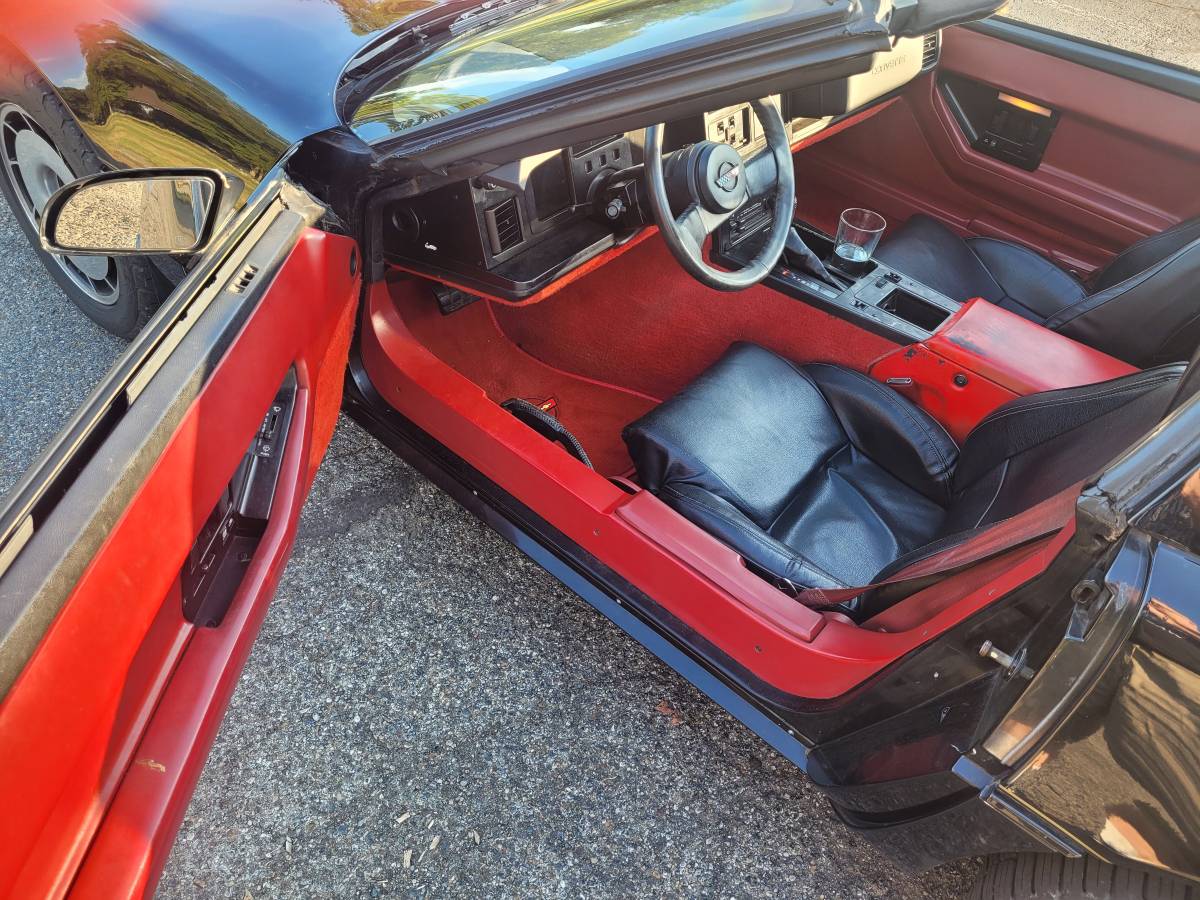 Chevy-corvette-1984-black-2