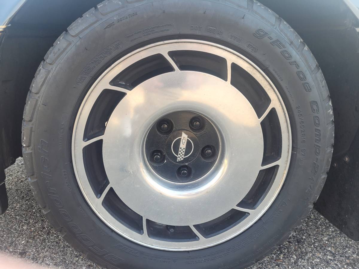 Chevy-corvette-1984-black-4