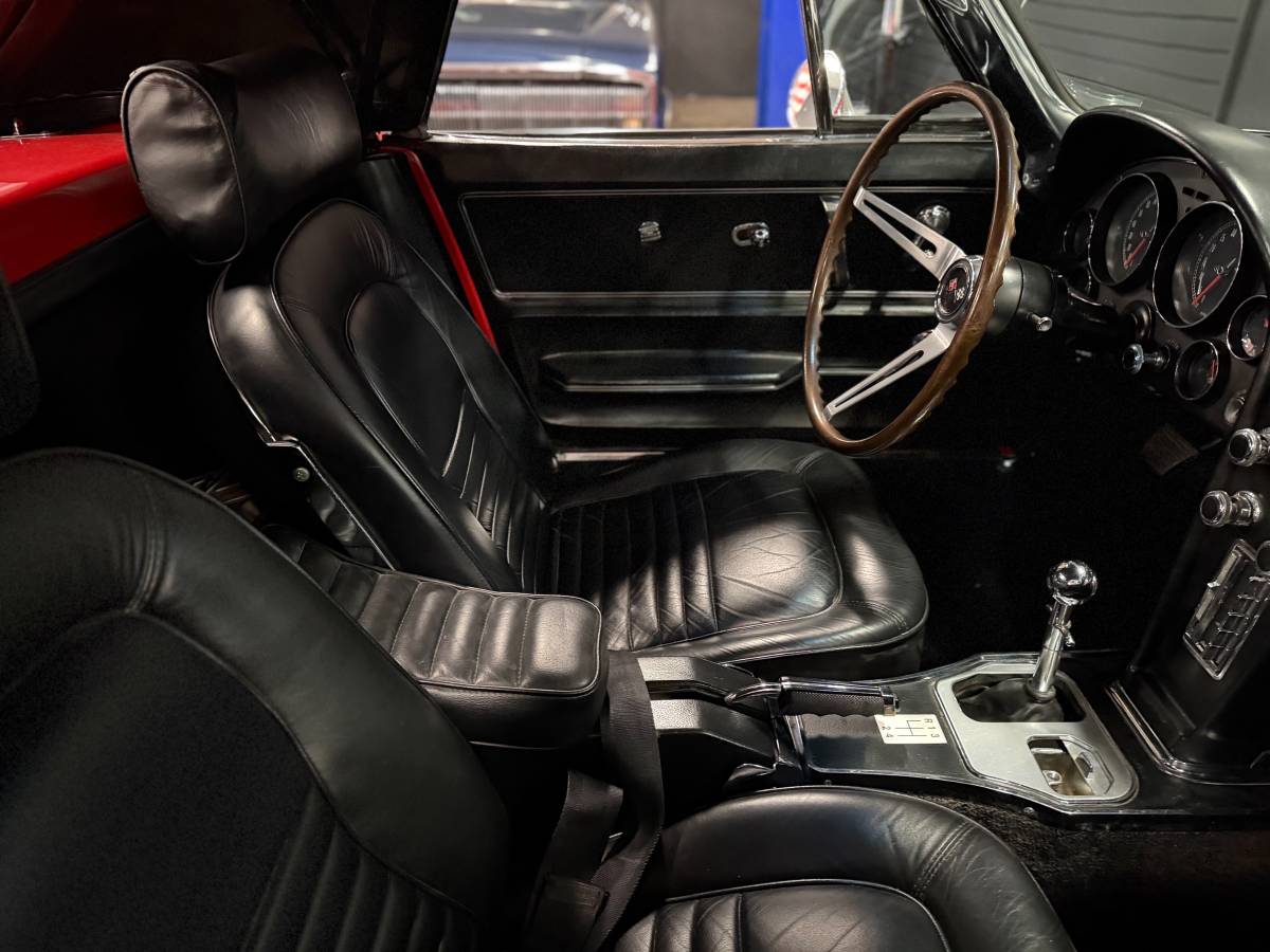 Chevy-corvette-convertible-1967-red-15