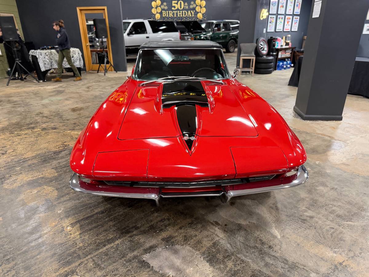 Chevy-corvette-convertible-1967-red-17