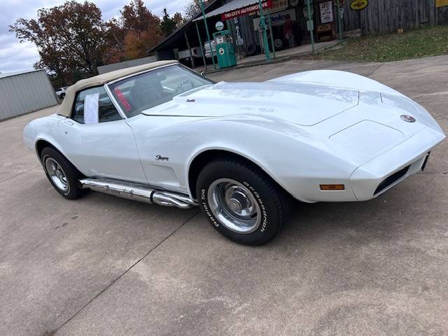 Chevy-corvette-convertible-1974-white