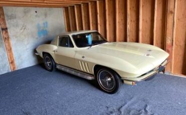 Chevy-corvette-stingray-coupe-1966-yellow-2