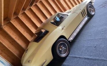 Chevy-corvette-stingray-coupe-1966-yellow