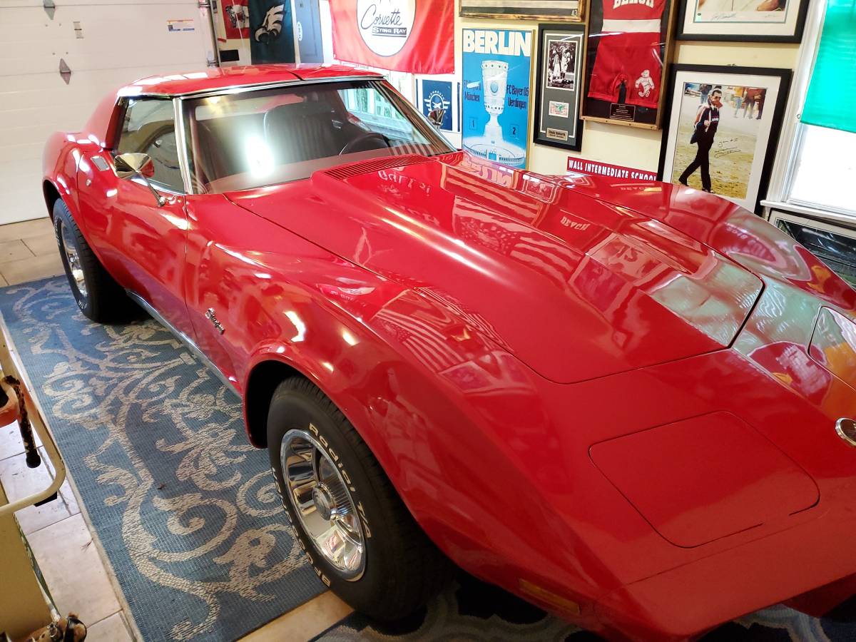 Chevy-corvette-stingray-coupe-1976-red-1