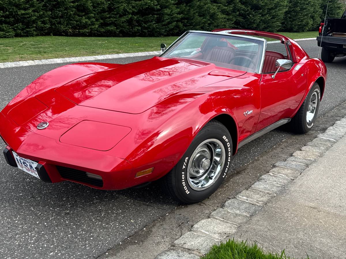 Chevy-corvette-stingray-coupe-1976-red-3