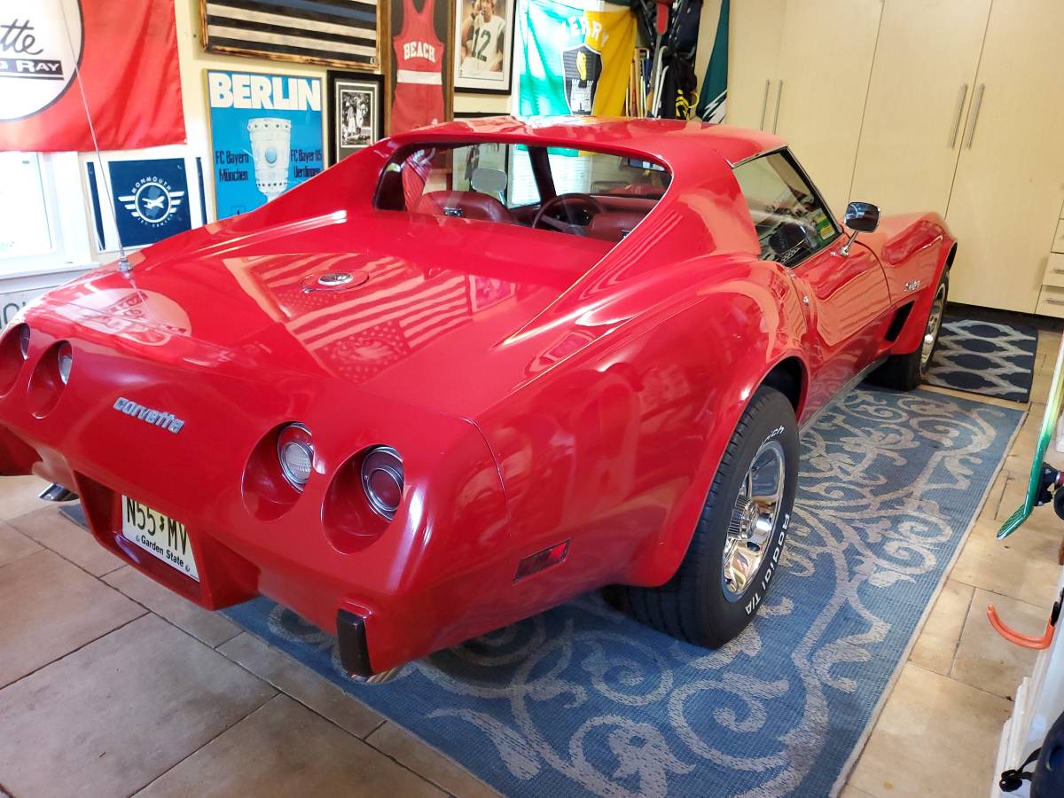 Chevy-corvette-stingray-coupe-1976-red