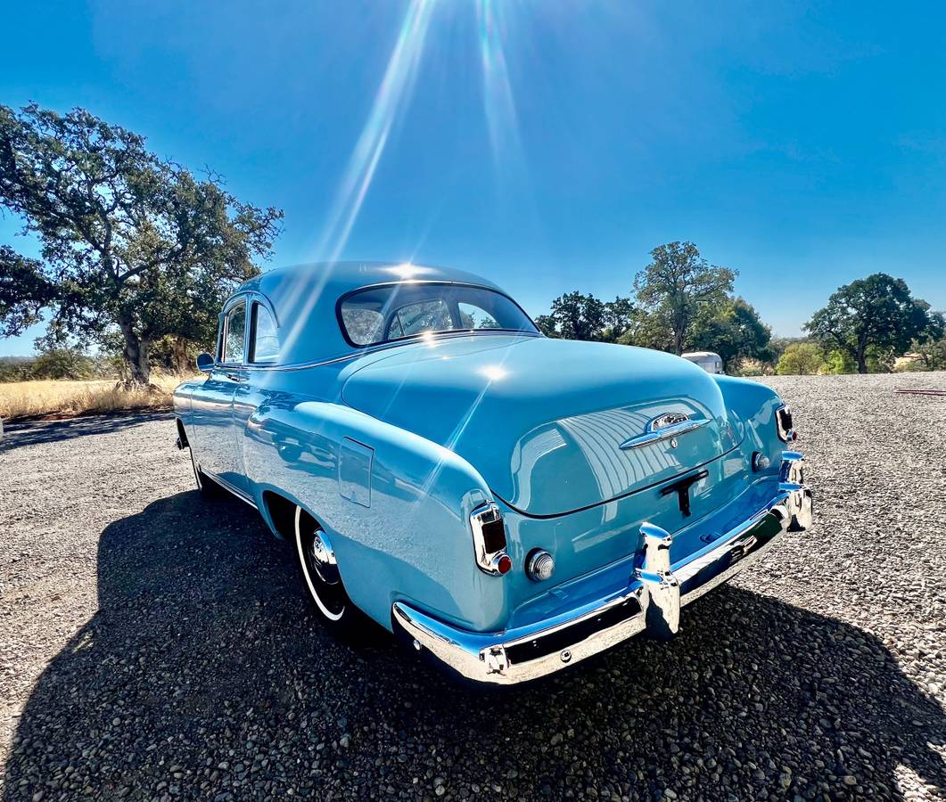 Chevy-coupe-1952-blue-8