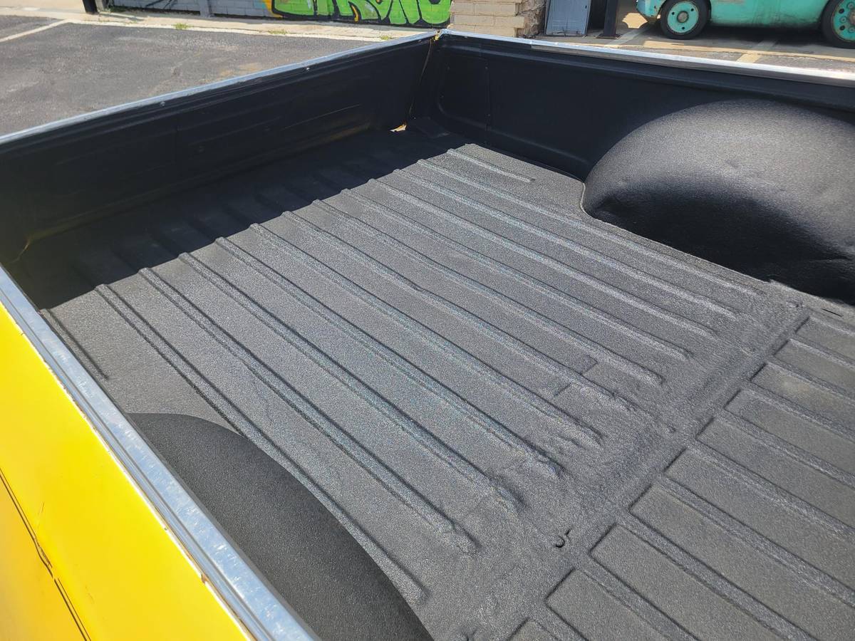 Chevy-el-camino-1973-yellow-17