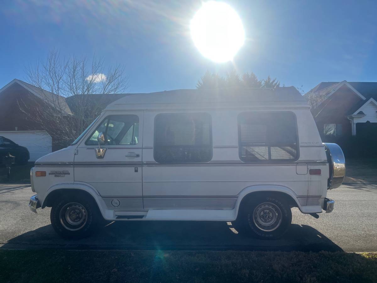 Chevy-g20-1994-white-1