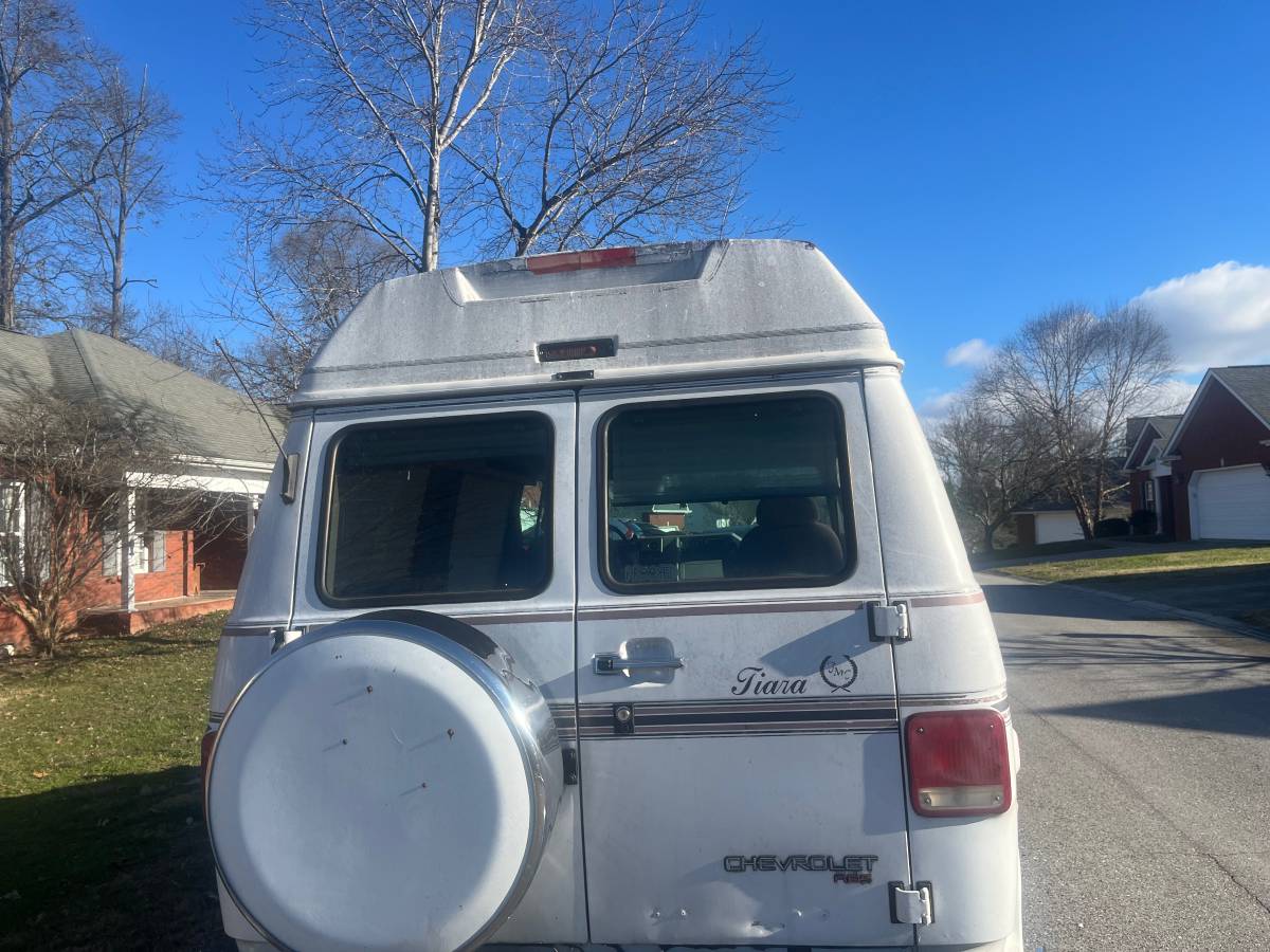 Chevy-g20-1994-white-2