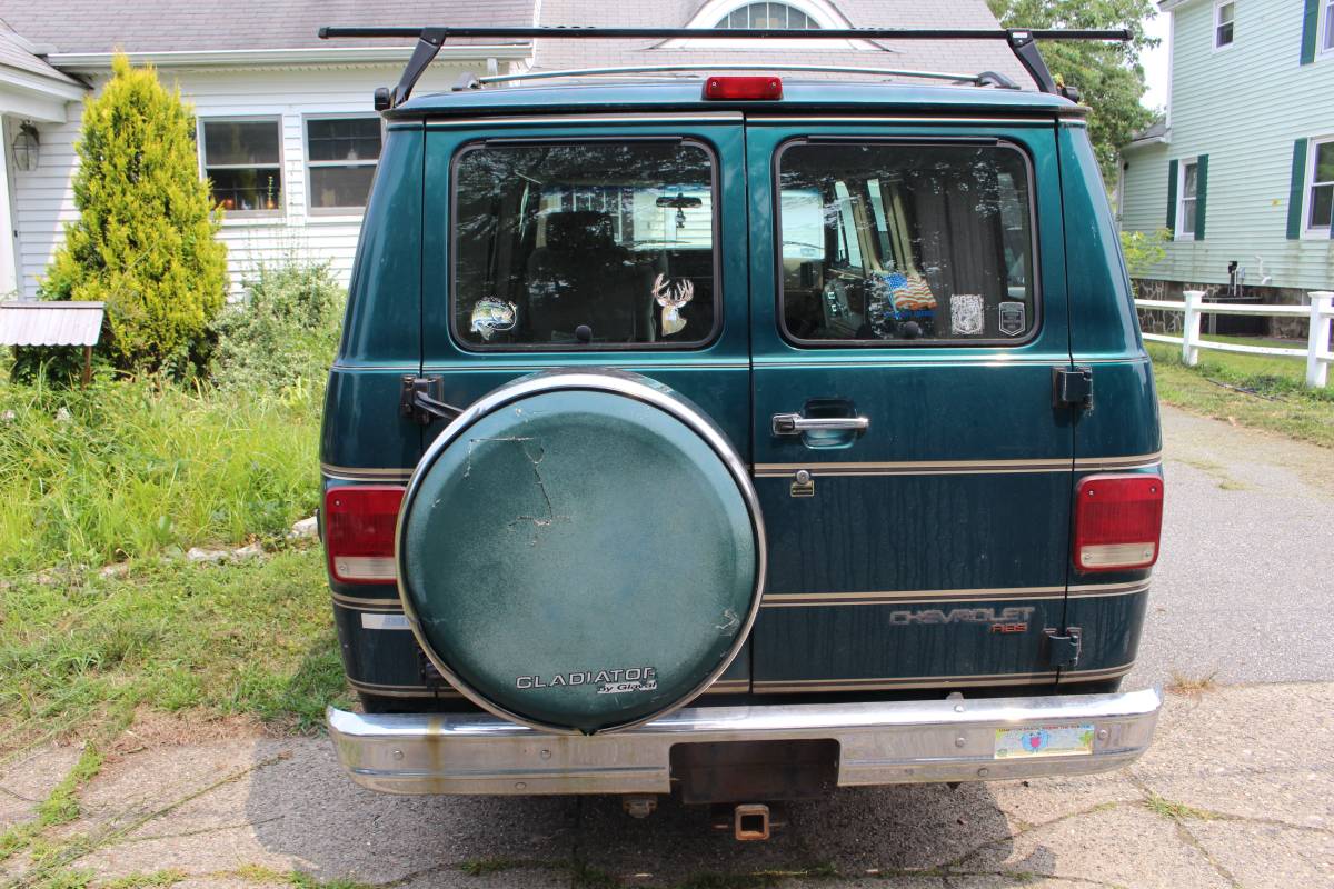 Chevy-g20-conversion-van-34ton-1995-green-1