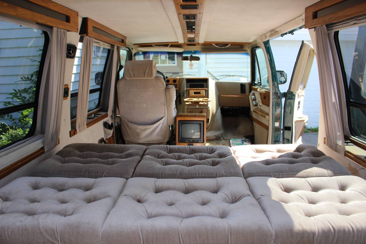 Chevy-g20-conversion-van-34ton-1995-green-11