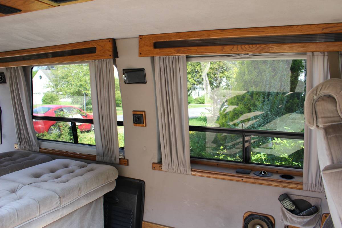 Chevy-g20-conversion-van-34ton-1995-green-12