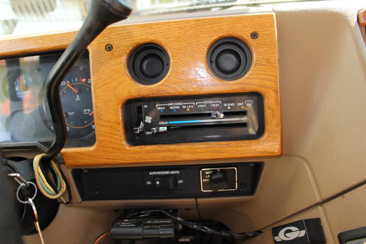 Chevy-g20-conversion-van-34ton-1995-green-17